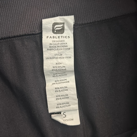Super soft Fabletics 3/4 leggings size S - Picture 4 of 5